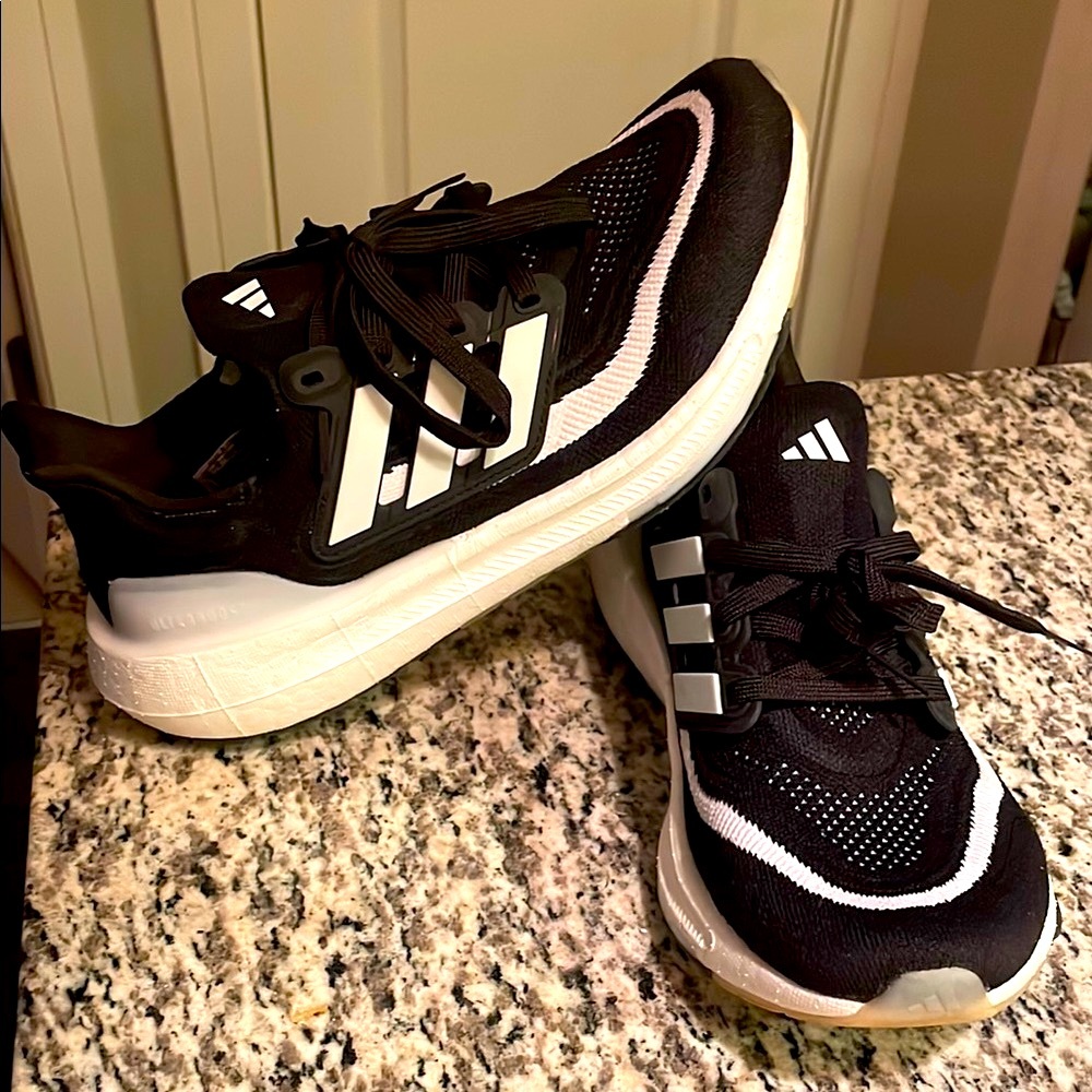 ADIDAS ULTRABOOST 21
